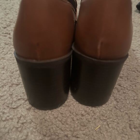 LAUREN BLAKWELL LOAFER STYLE HEELS NEUTRAL BROWN LEATHER GOLD TONE 8.5M - Picture 11 of 12